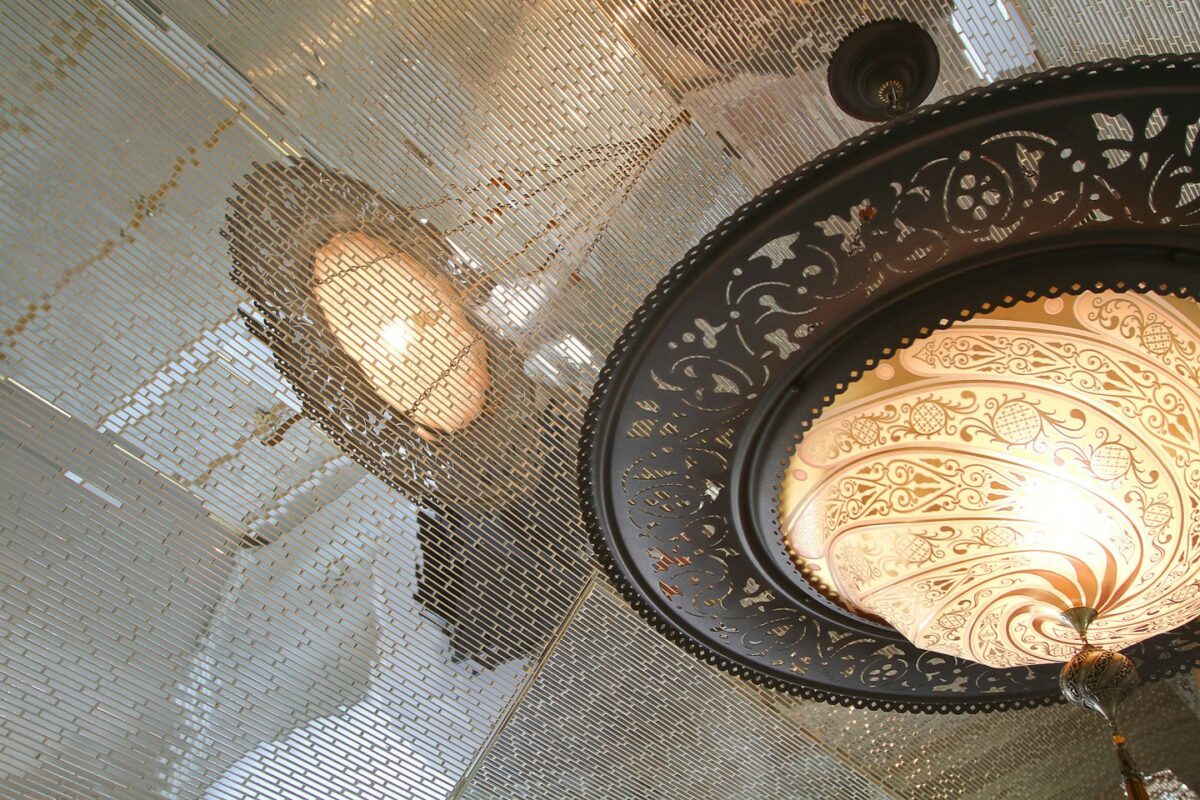 Lampade Fortuny alla House of Rock a Santa Monica, California