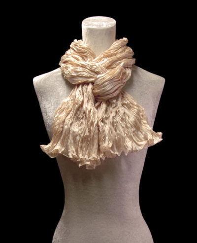 Sciarpa Fortuny di seta crepe satin avorio plissettata