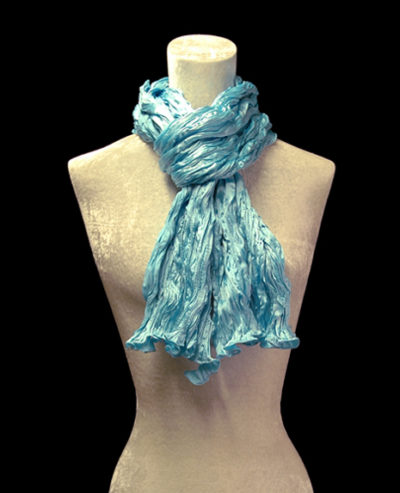 Sciarpa Fortuny in seta crepe satin turchese plissettata