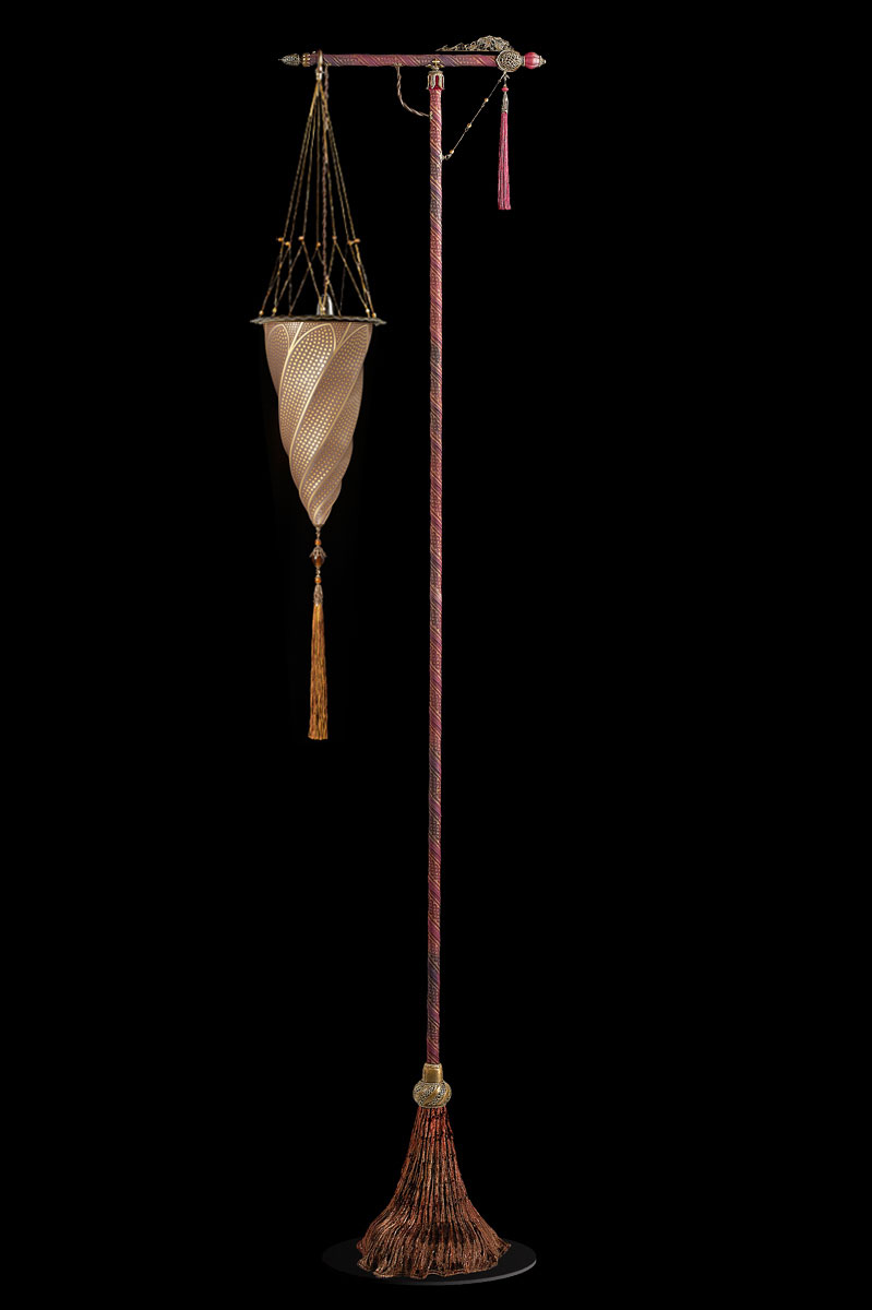 Lampada da terra Fortuny Cesendello in vetro mosaico oro con supporto rosso