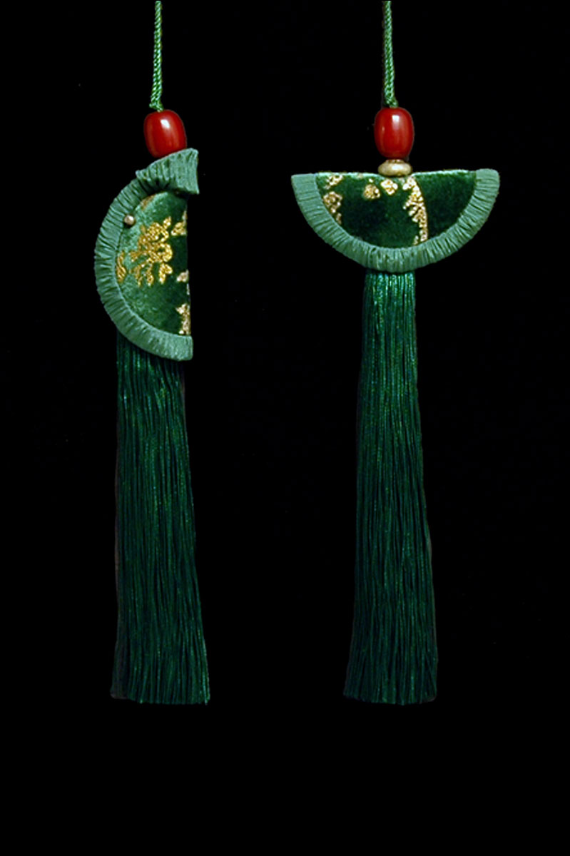 Venetia Studium couple of holly green Geisha & Samurai key tassels