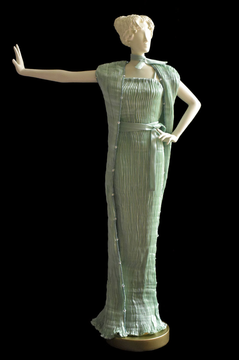 Diva – Statuetta di donna con abito Pretty plissettato e scialle in seta verde opale - Roman